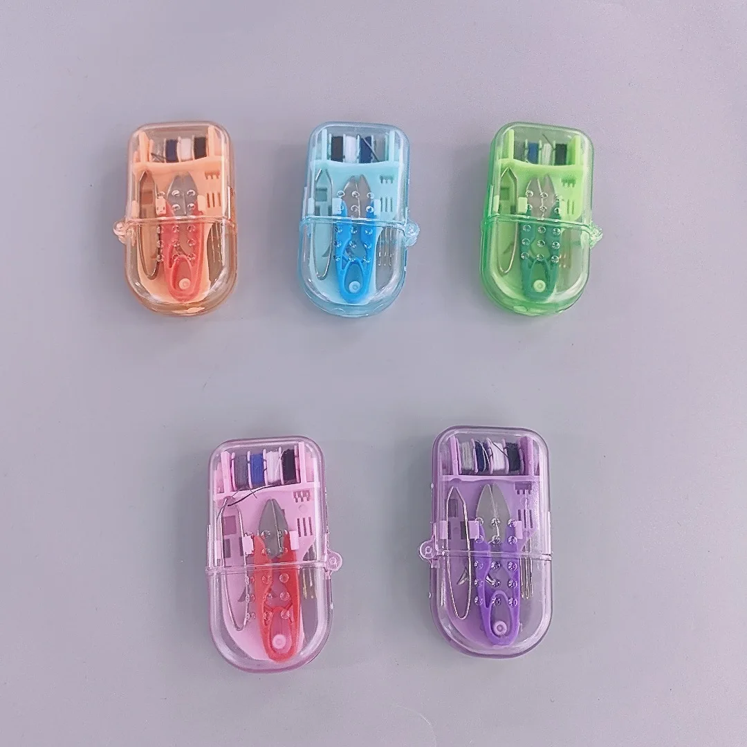 Mini Kit da Cucito Portatile, Set Compatto Multicolore con Ago, Filo e Forbici per Riparazioni di Abiti e Lavori Fai-da-Te